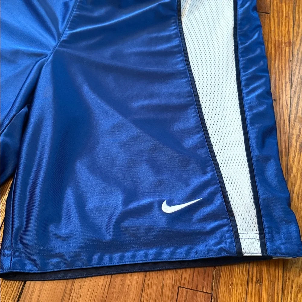 Y2K Nike Vintage Reversible Basketball Shorts - Picture 2 of 14